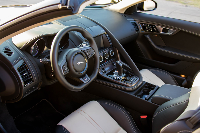 Illustration for article titled The Jaguar F-Type R Is A Terrific Source Of Automotive Therapy